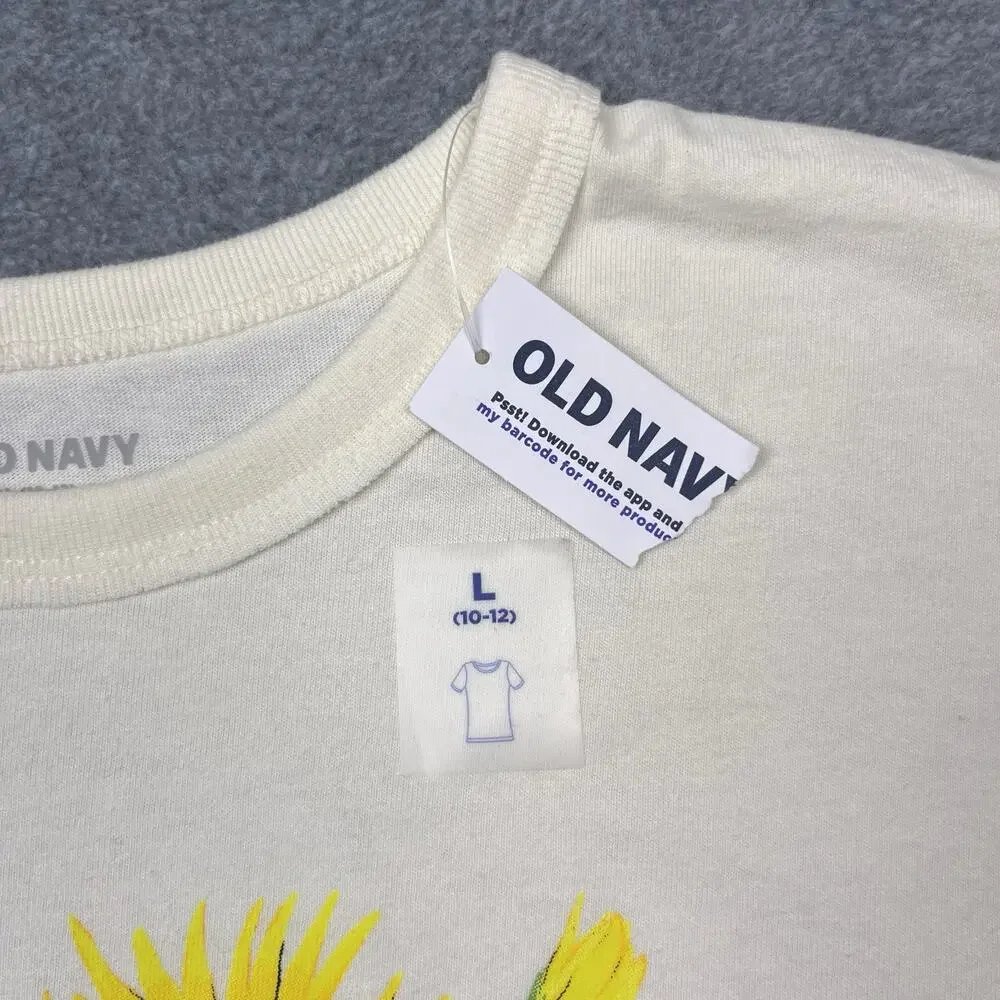 Old Navy west coast graphic t-shirt ivory dogs flowers youth size large